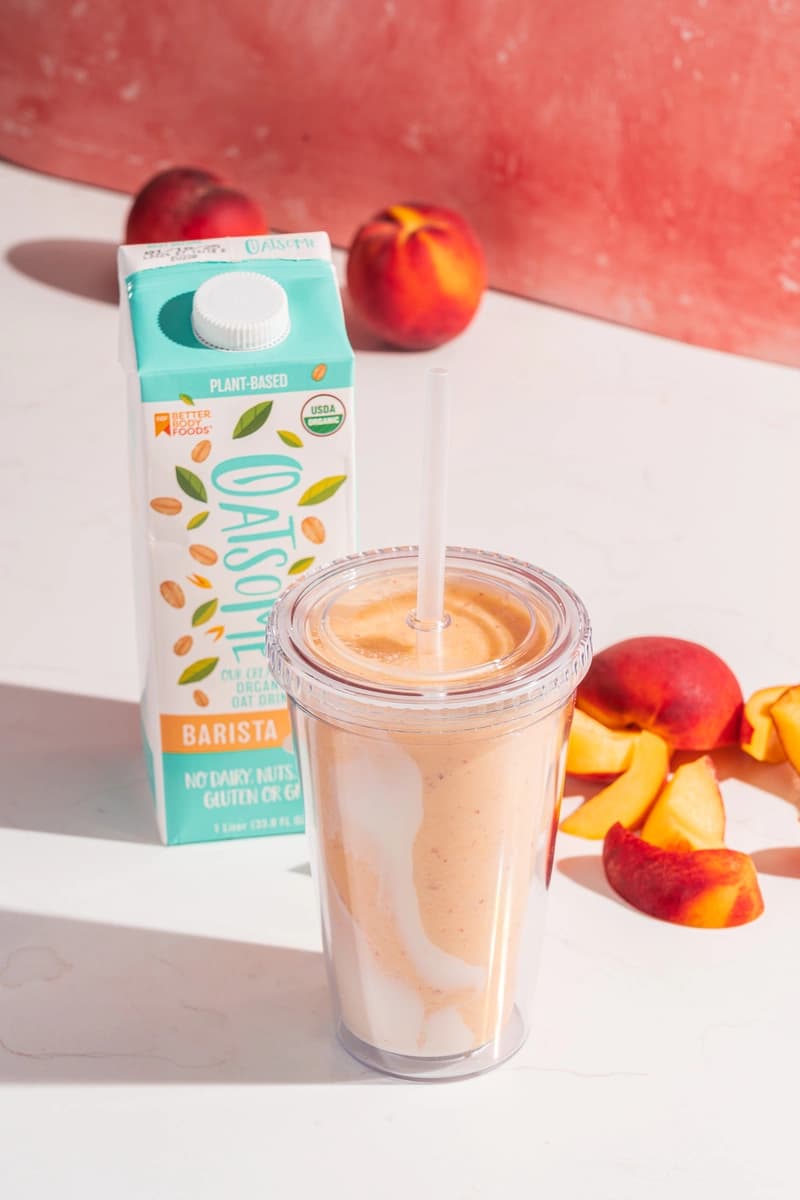Oatsome Barista with a smoothie
