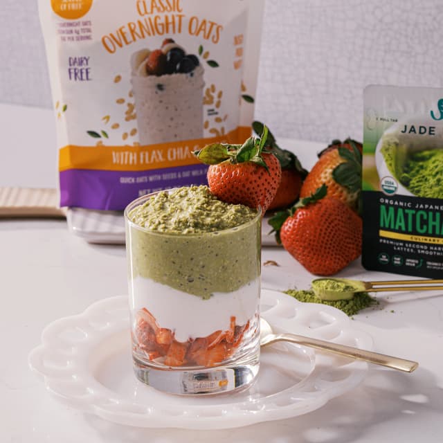 Strawberry Matcha Overnight Oats 
