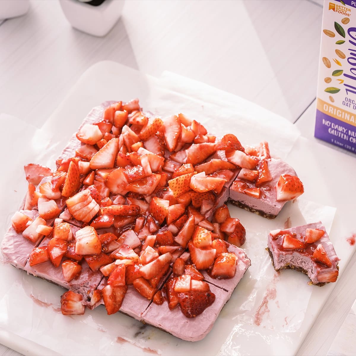 Vegan Strawberry Cheesecake Bars